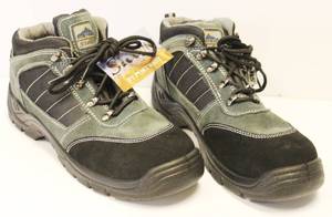 lot 19 image: Steelite Trekker Steel Toe Boot, Men Size 11 Black. New In Box Steel Toe Boot