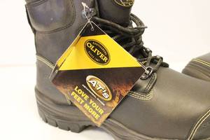 lot 18 image: Oliver Steel Toe Winter Boots Black Size 11 12, Dual Density Rubber Soling Technology, New.