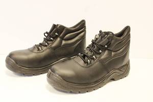 lot 17 image: Portwest Premium Quality Composite Toe Working Boot, Size 11 Black, Oil Resistance. 100% Metal Free, New