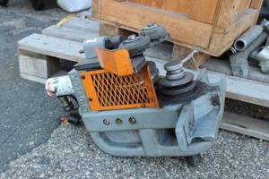 lot 4 image: Gruvlok Model 3006 3006 C Roll Grover Used (Disassembled In Box)