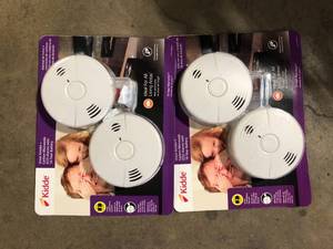 Lot of Kidde 10-Year Worry Free Smoke & Carbon Monoxide Detector, Lithium Battery Powered with Voice Alarm, 2-Pack  Customer Returns See Pictures