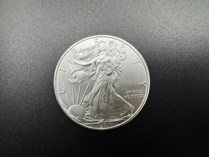 lot 81 image: 2011 Uncirculated American Siver Eagle