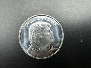 lot 62 image: BU One Ounce .999 Silver Donald J. Trump 45th President Round