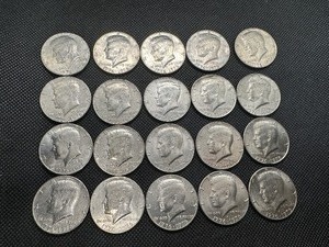 lot 98 image: 20 Bicentennial Kennedy Half Dollars