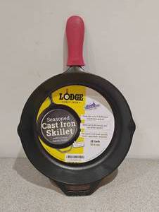 NEW LODGE SEASONED CAST IRON SKILLET