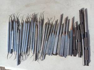 lot 9 image: Craftsman Assortment Of Tools