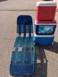 lot 4 image: 3-Coolers & Folding Beach Chaise