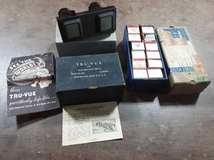 lot 35 image: Vintage Tru-Vue Stereoscope Film Viewer With Original Box & 12-Films