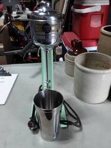 lot 40 image: Hamilton Beach Vintage Jade Green Malt Mixer With Cup