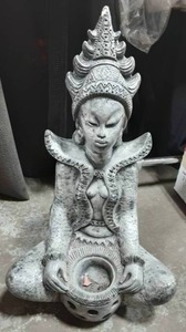 lot 23 image: Cement Statue 23 Tall