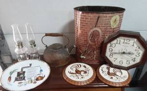 lot 43 image: Lot Of Home Decor