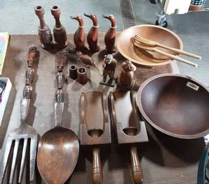 lot 28 image: Variety Of Wood Decor