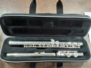 lot 31 image: Yamaha 225SII Flute With Case