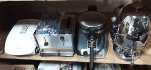 lot 16 image: 4-Small Appliances & Flatware