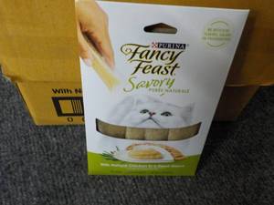 30 x 4 packs Purina Fancy Feast Sav...