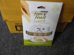 30 x 4 packs Purina Fancy Feast Sav...