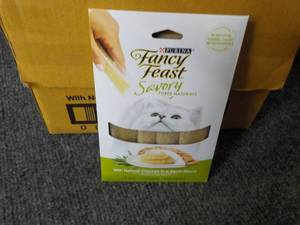 30 x 4 packs Purina Fancy Feast Sav...