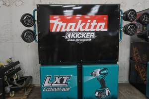 lot 1 image: Makita Stereo display