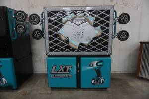 lot 2 image: Makita Stereo display