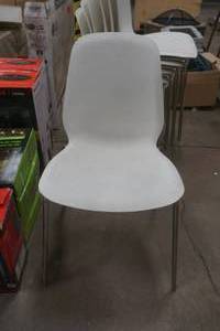 lot 67 image: stackable chair