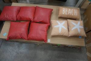 lot 99 image: accent pillows