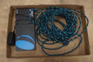 lot 138 image: HDMI cable and splitter
