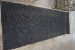 lot 154 image: entry shop rug