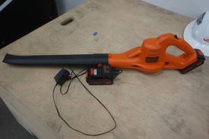 lot 179 image: black and decker blower