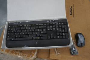 lot 240 image: keyboard