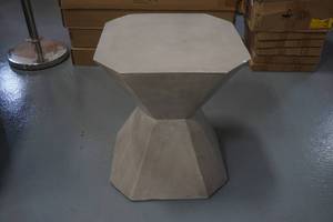 lot 351 image: stand