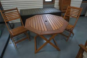 lot 359 image: table and chairs