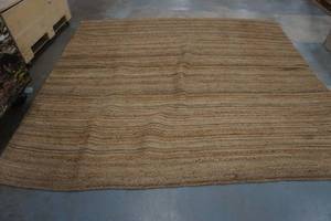 lot 366 image: rug