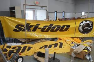 lot 405 image: banners