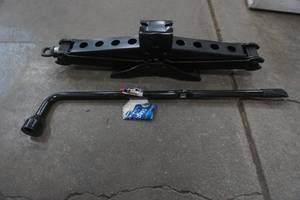 lot 427 image: scissor jack