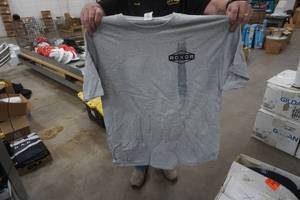 lot 435 image: mens t-shirts