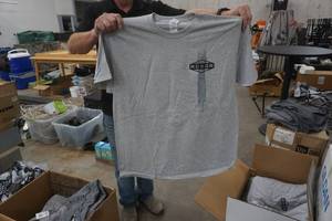 lot 438 image: mens t-shirts