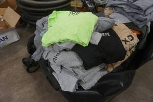 lot 457 image: mens t-shirt
