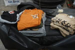 lot 459 image: mens t-shirt