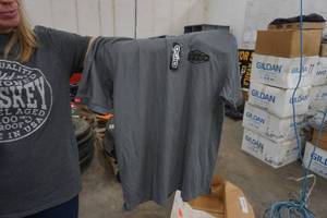 lot 463 image: mens t-shirt