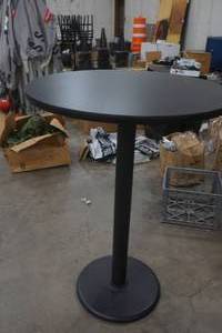 lot 467 image: table