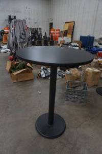 lot 468 image: table
