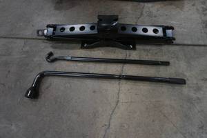lot 486 image: scissor jack
