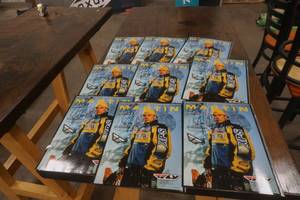 lot 518 image: autograph photo