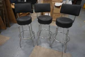 lot 523 image: swivel stool