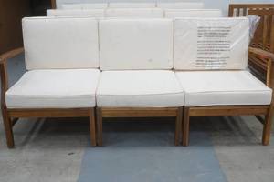 lot 528 image: patio furniture