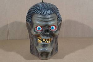 lot 2 image: Hanging GhoulCrypt Keeper Halloween Dcor