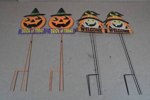 lot 10 image: 4 Metal Halloween Lawn Stakes