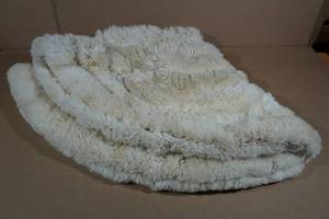 lot 28 image: 100% Alpaca Fur Rug Made in Peru 8 Round