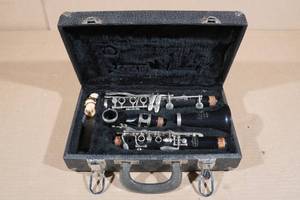 lot 31 image: Bundy Bb Soprano Clarinet