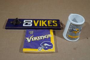 lot 48 image: Assorted Minnesota Vikings -Beer Bottle Opener, Beer Mug, Napkins